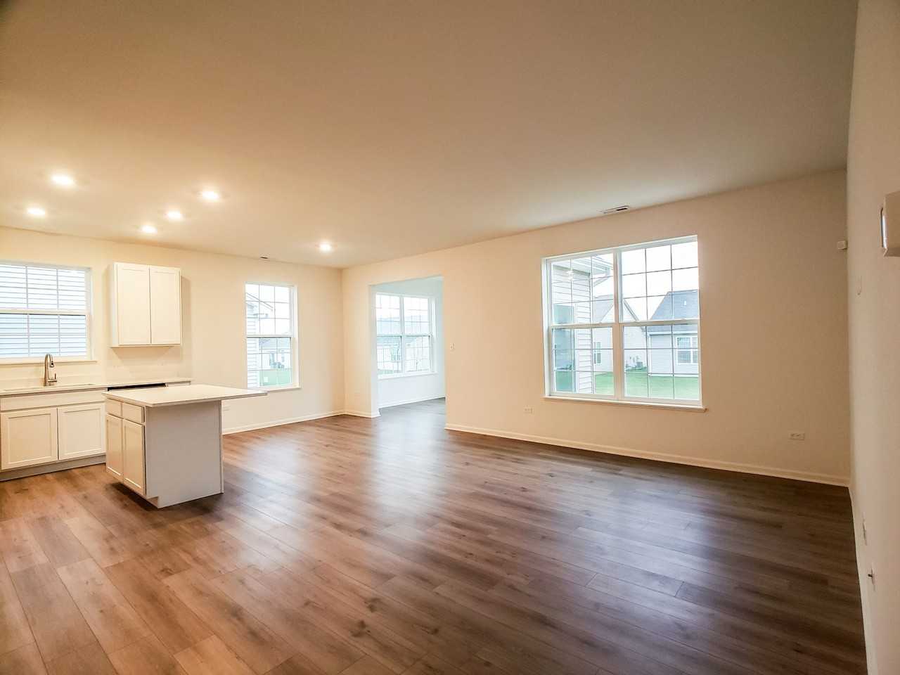 14347 Clover Avenue - Photo 4 of 15