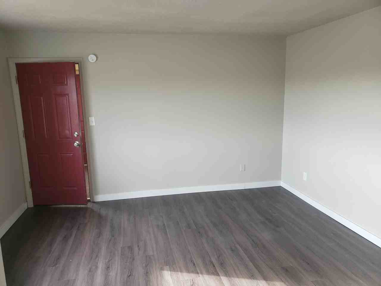 518 Baker Street, Unit 5 - Photo 2 of 5