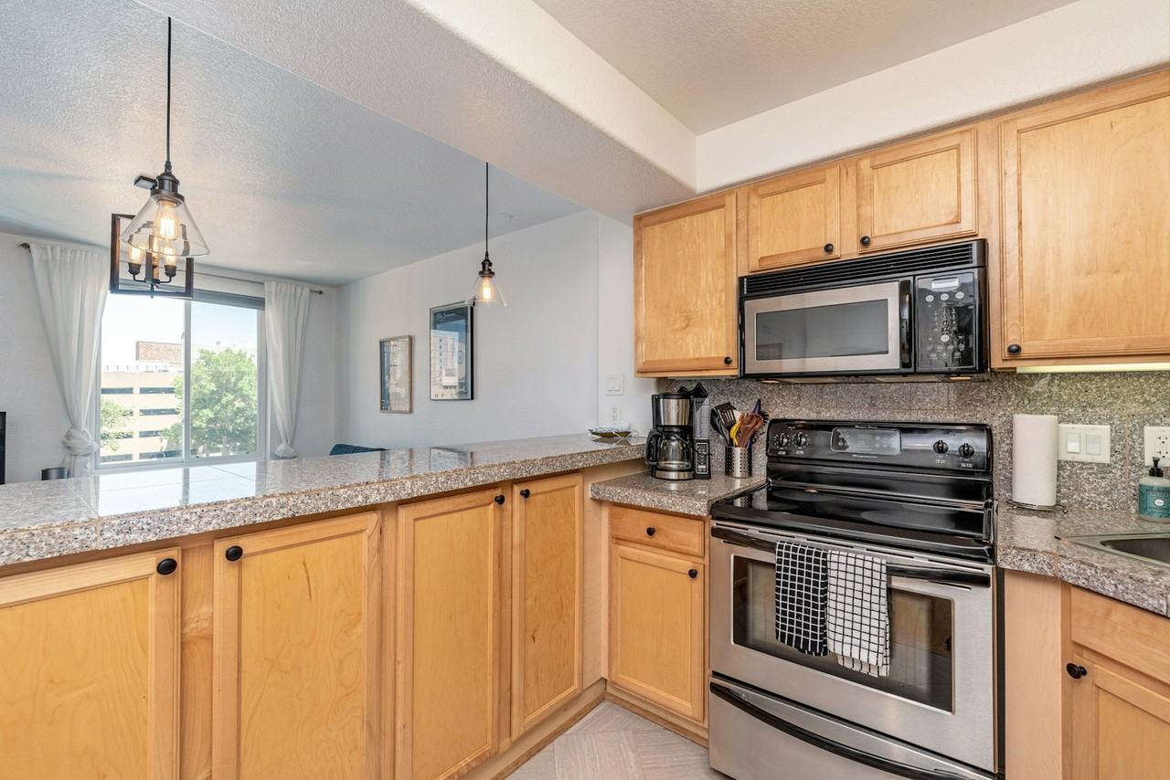 1833 North Williams Street - Photo 4 of 19