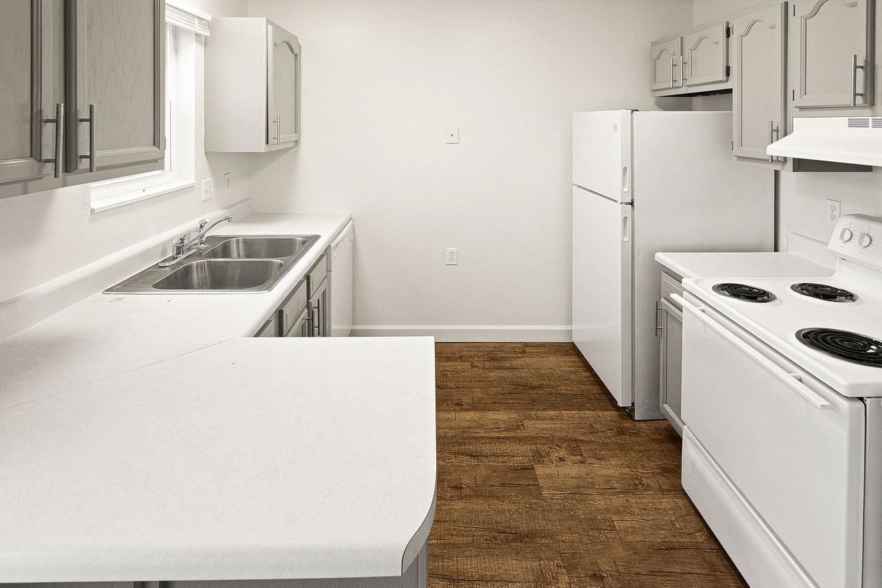 Metro Apartments At Collinsville - Photo 4 of 50