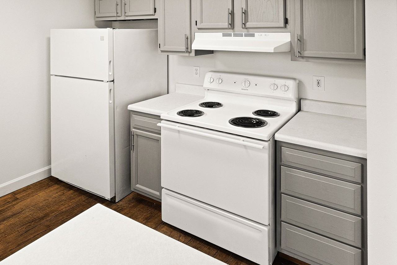 Metro Apartments At Collinsville - Photo 7 of 50
