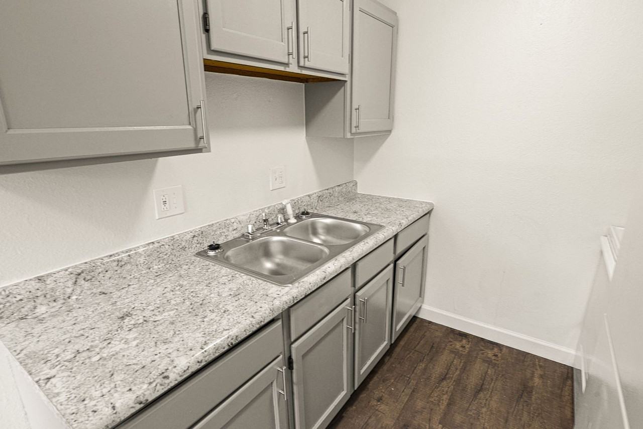 Metro Apartments At Collinsville - Photo 4 of 43