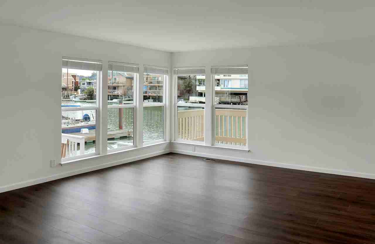 8 Mooring Rd - Photo 2 of 13