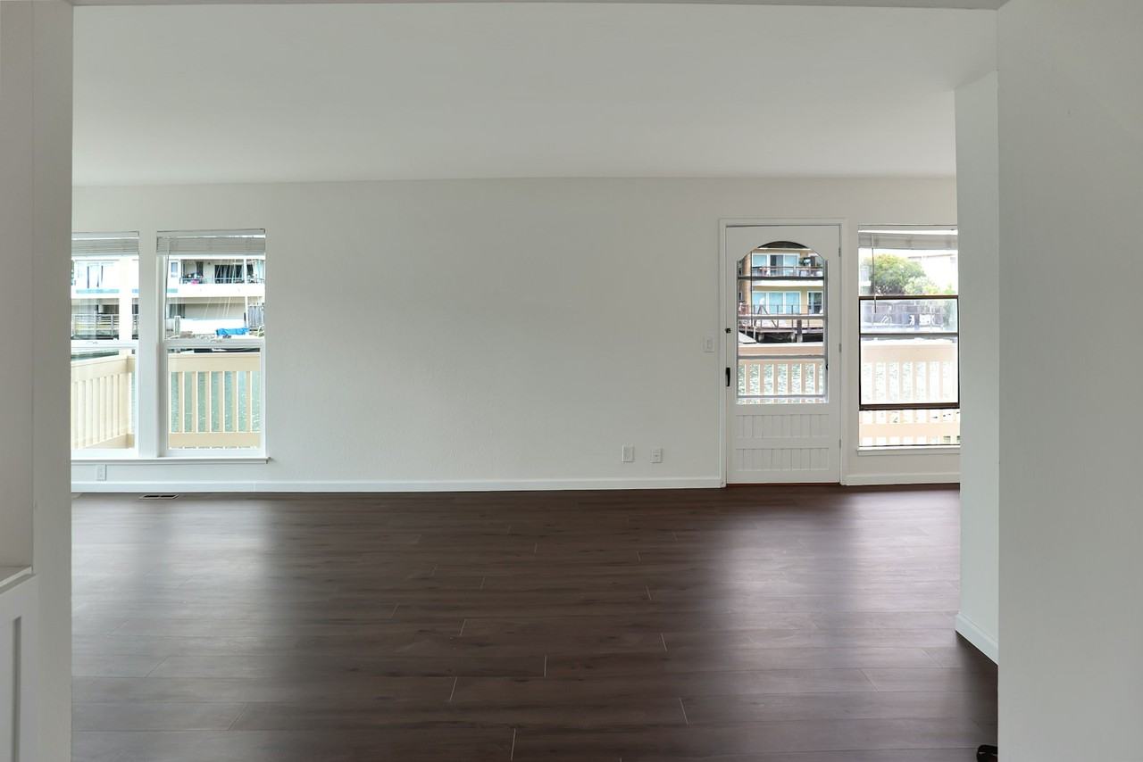 8 Mooring Rd - Photo 3 of 13