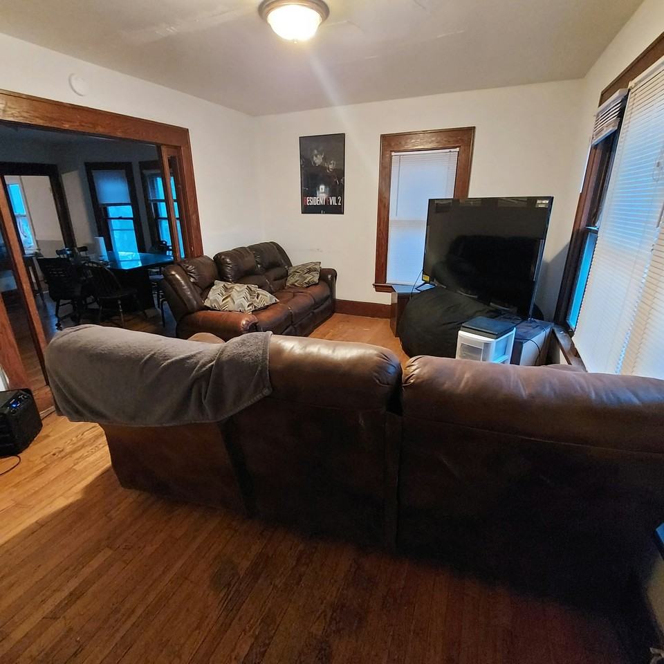 916 Ackerman Avenue, Unit Room 5 - Photo 2 of 10