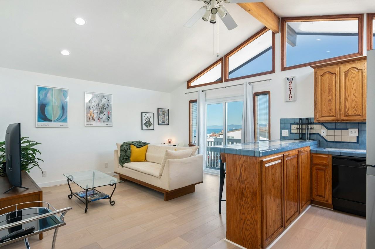 208 Marine Avenue - Photo 3 of 28