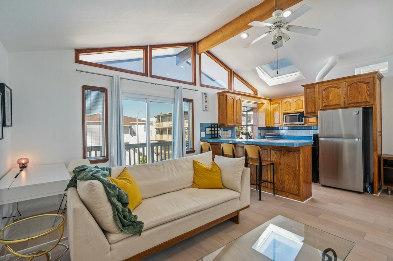 208 Marine Avenue - Photo 4 of 28