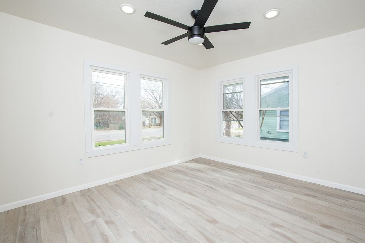 135 East 13th Avenue - Photo 2 of 22