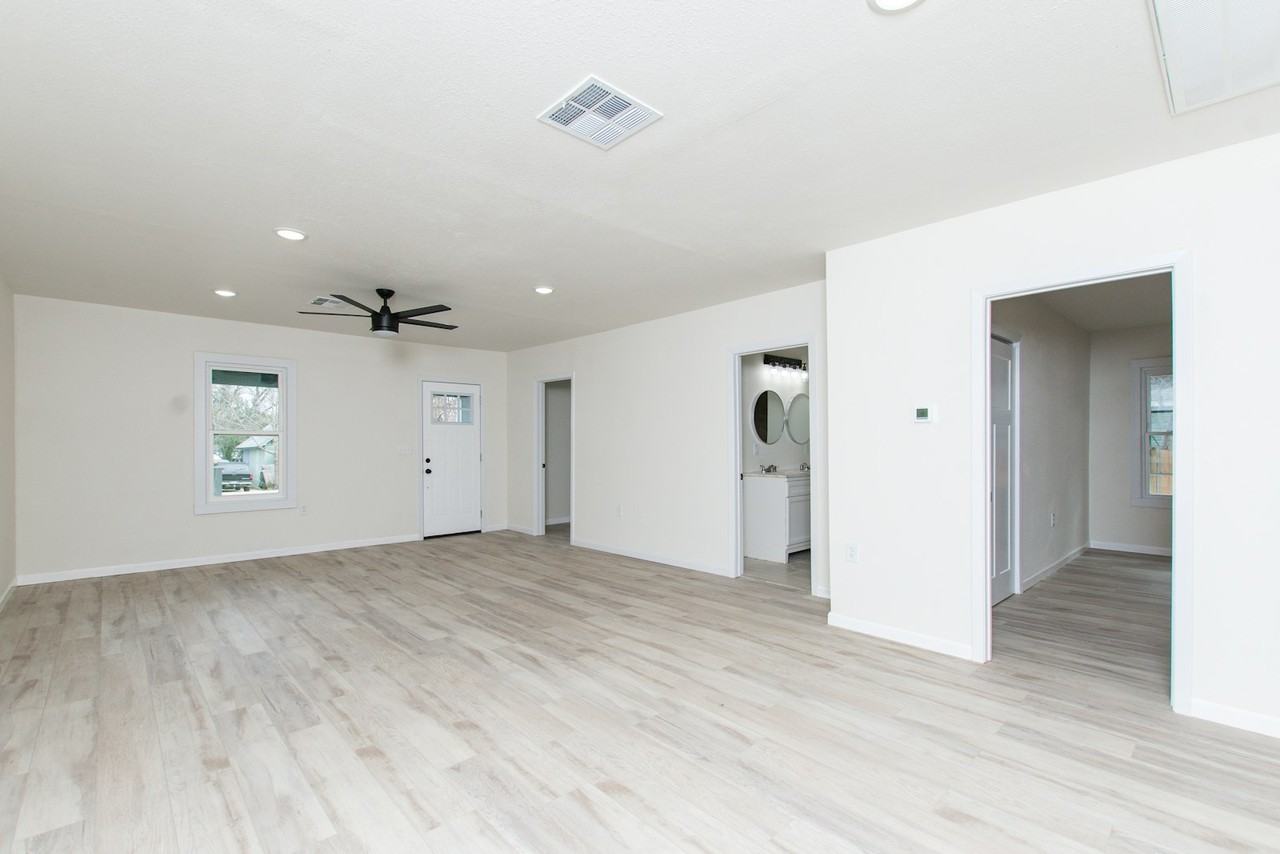 135 East 13th Avenue - Photo 4 of 22