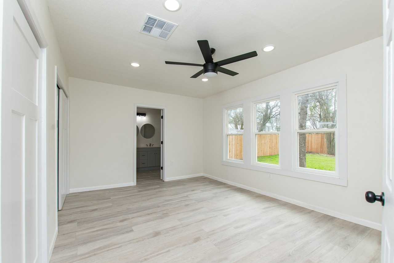 135 East 13th Avenue - Photo 5 of 22