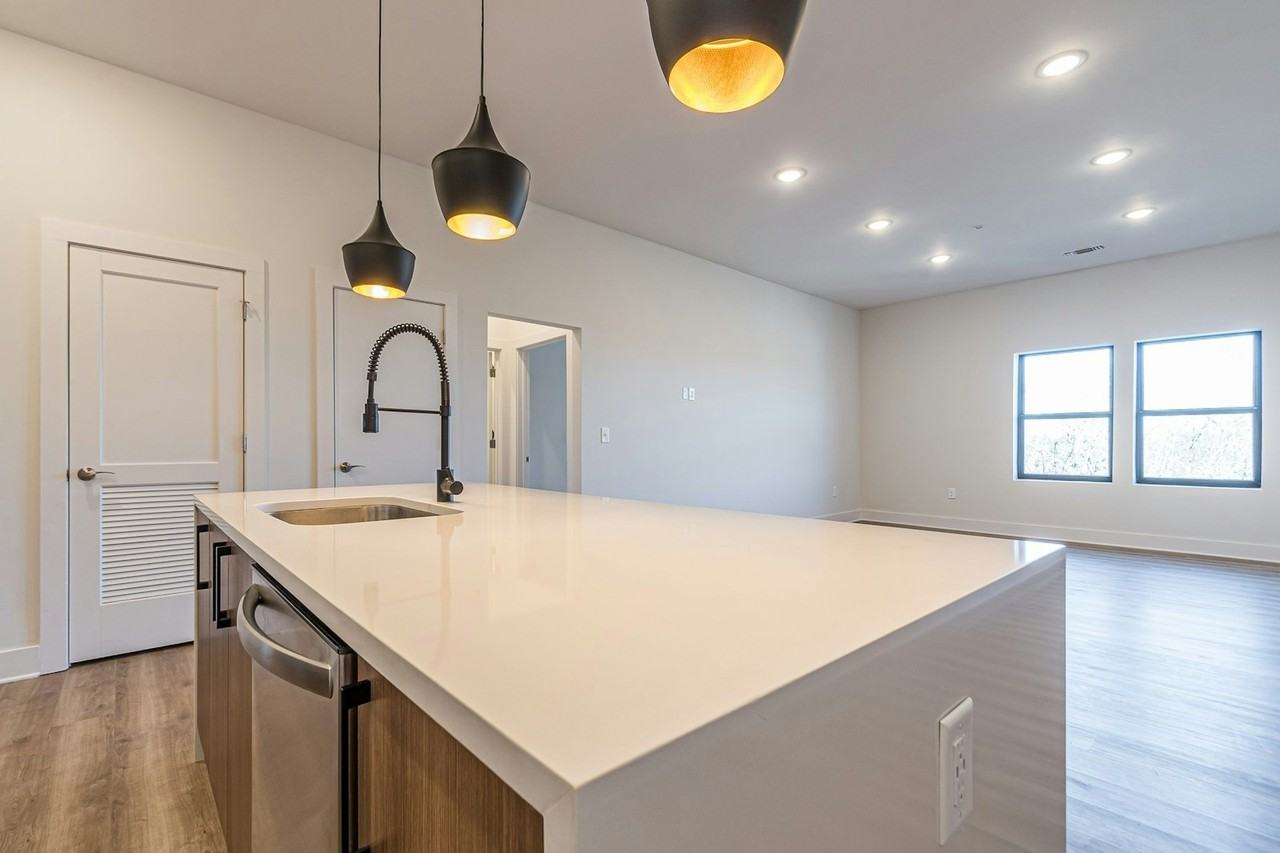 112 Rogers Street Northeast, Unit 601 - Photo 6 of 32