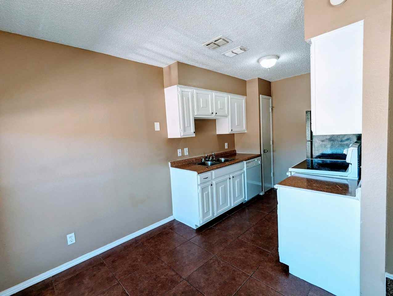 8109 Foxfire Lane, Unit D - Photo 4 of 15