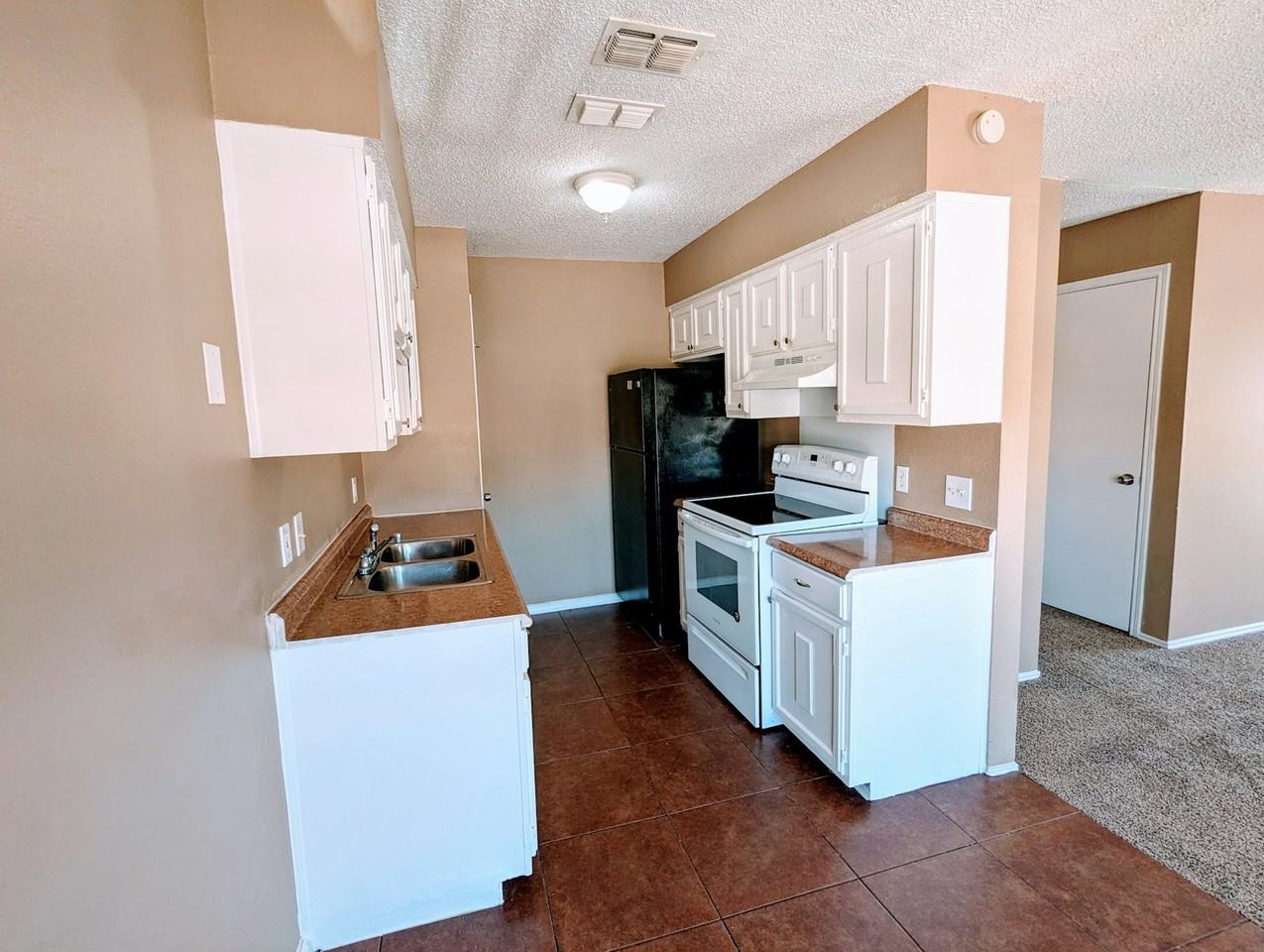 8109 Foxfire Lane, Unit D - Photo 5 of 15