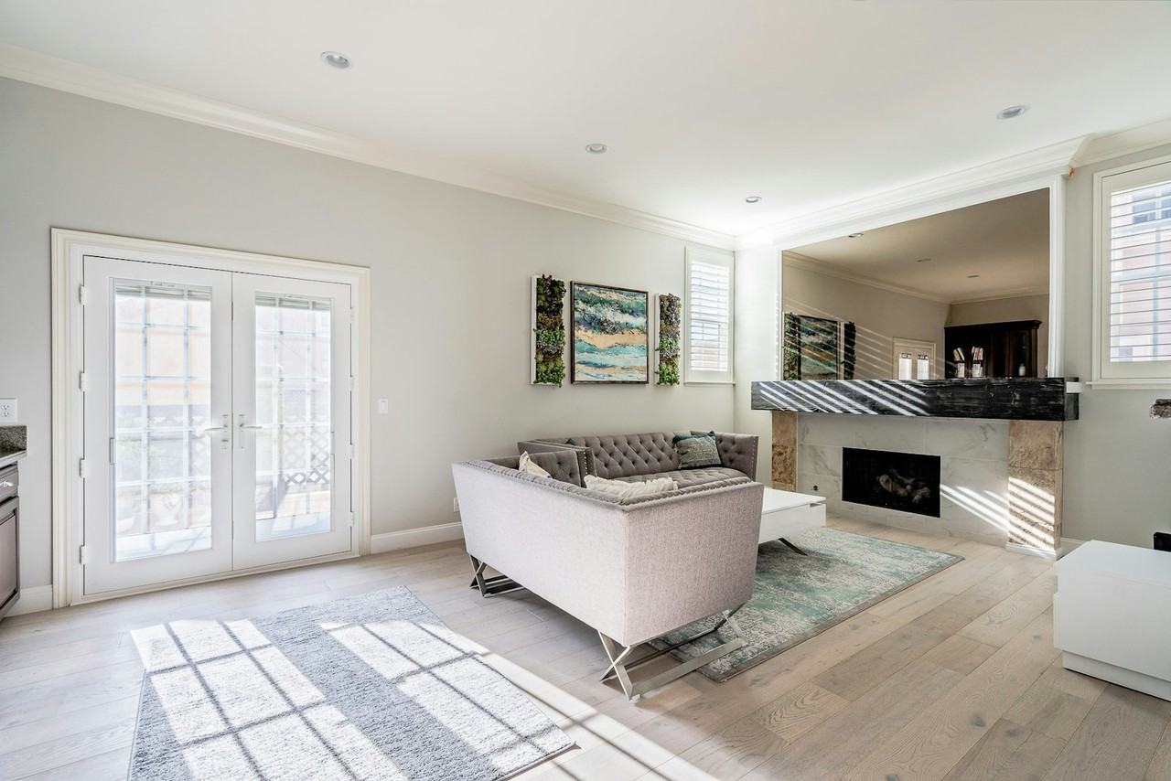 815 West 15th Street, Unit 5D - Photo 3 of 20