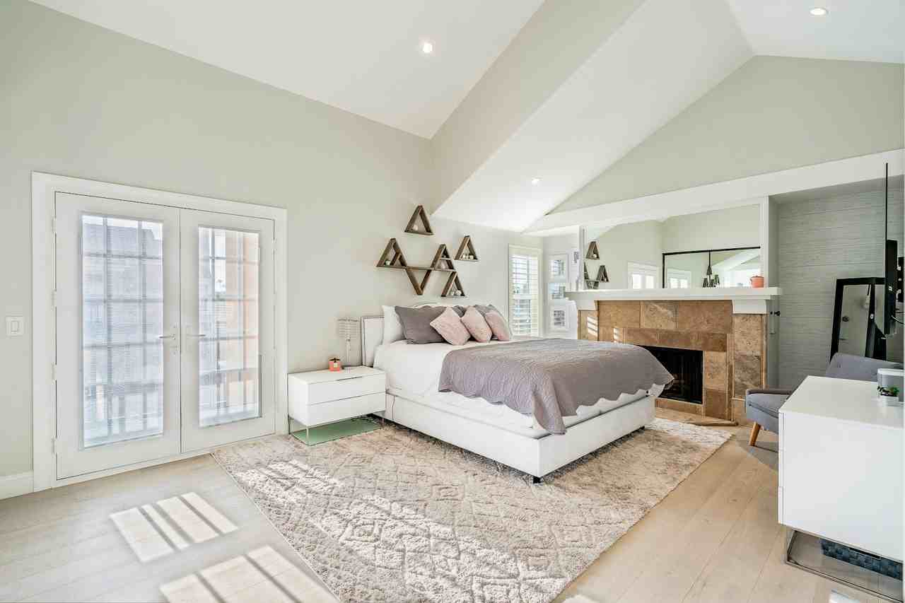 815 West 15th Street, Unit 5D - Photo 4 of 20