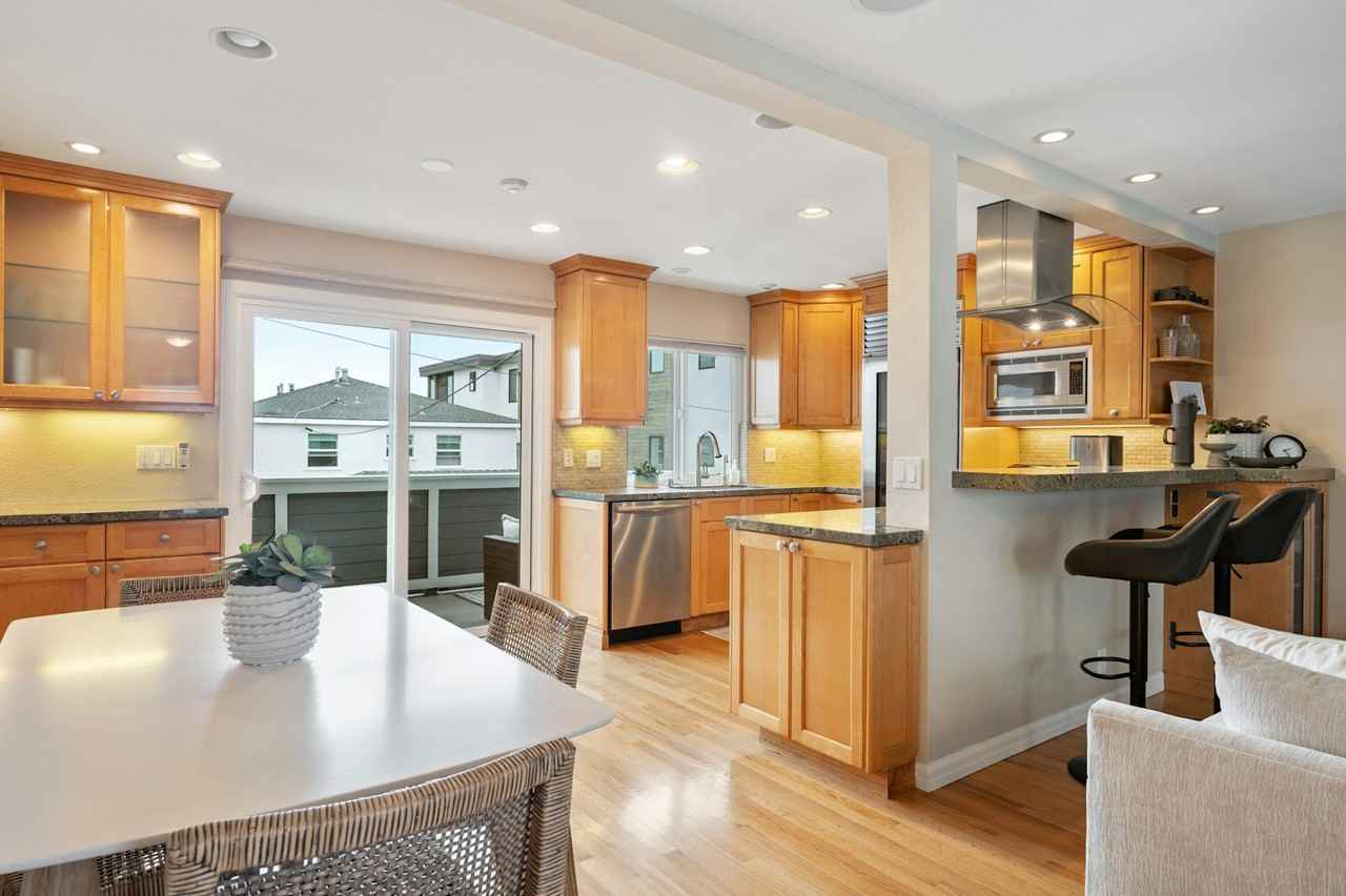 427 Manhattan Avenue - Photo 7 of 30