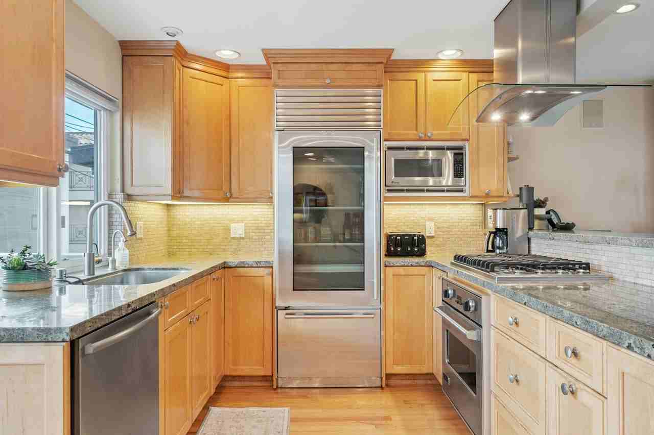 427 Manhattan Avenue - Photo 5 of 30