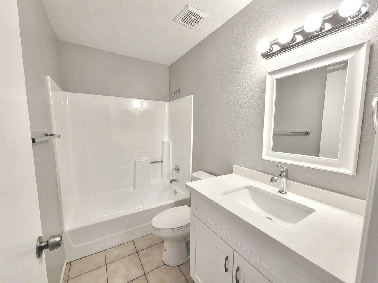 2704 North Salem, Unit 102 - Photo 7 of 17