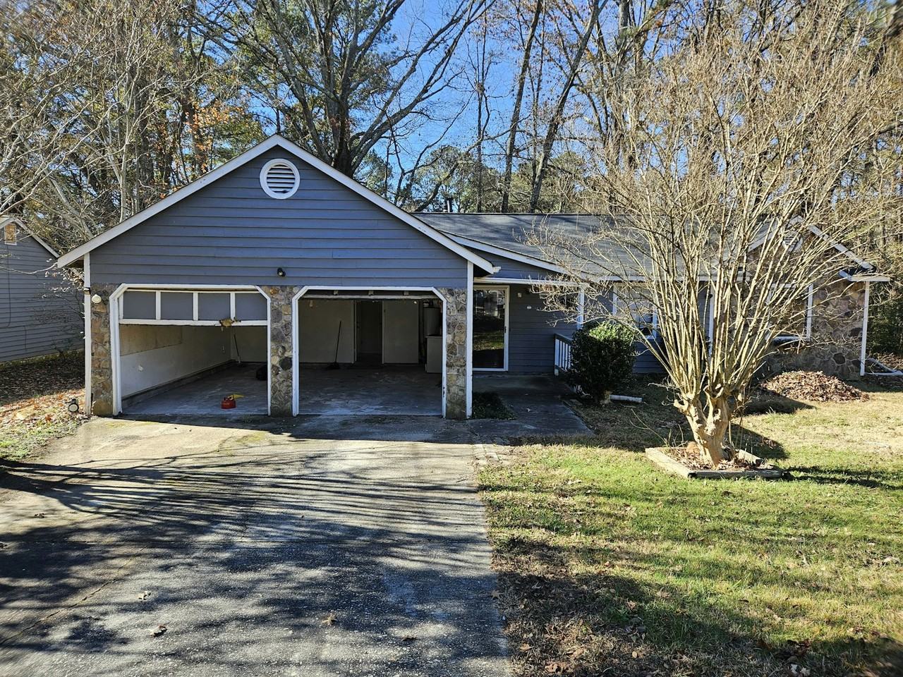 300 Martin Drive - Photo 2 of 21