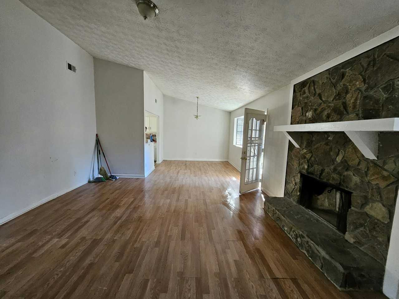 300 Martin Drive - Photo 4 of 21