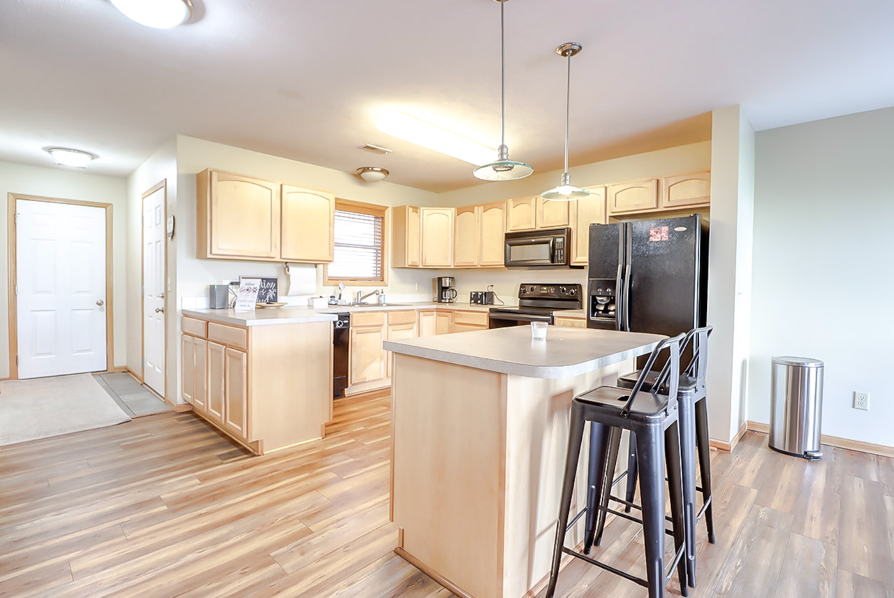 3530 McLaughlin Drive - Photo 3 of 22