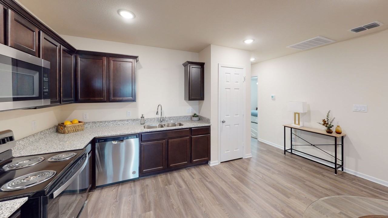 The Ranch On Rhones Quarter - Photo 7 of 31