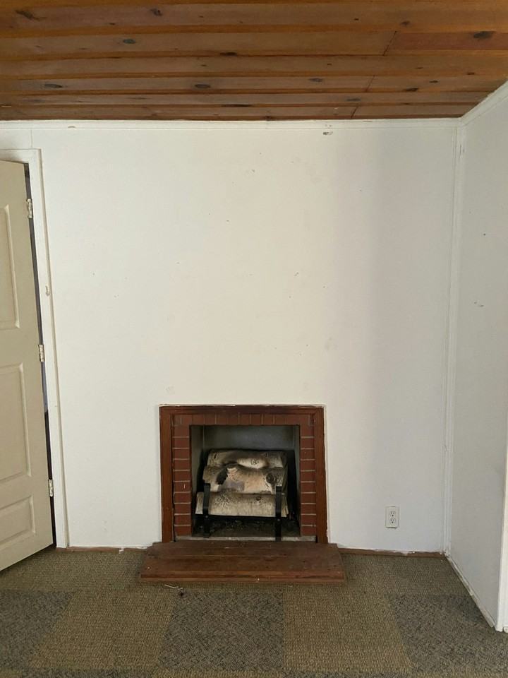 200 West Morrison Street, Unit Downstairs Room A - Photo 2 of 9