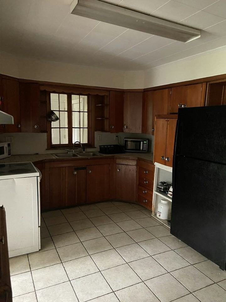 200 West Morrison Street, Unit Downstairs Room A - Photo 3 of 9