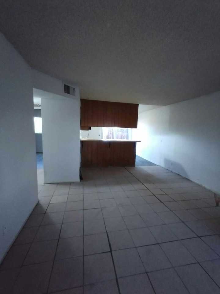 19211 California 18, Unit 2 - Photo 3 of 9