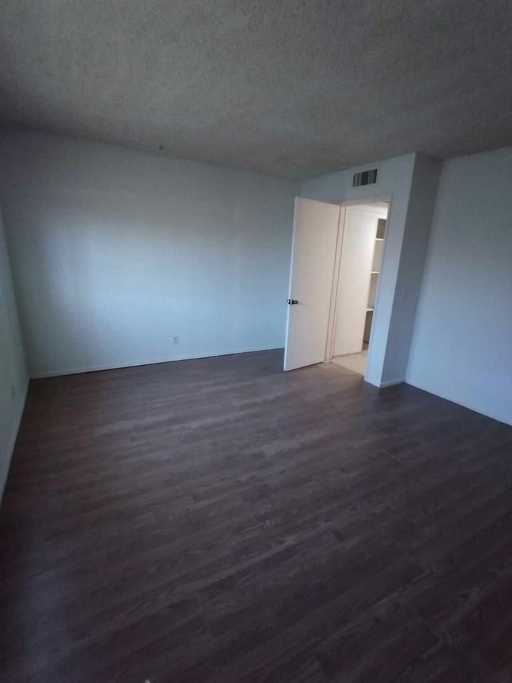 19211 California 18, Unit 2 - Photo 7 of 9