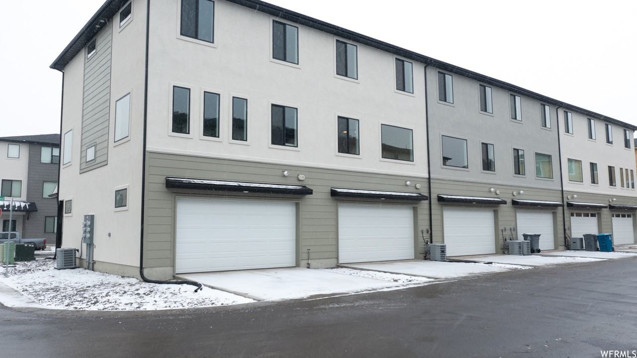546 S 1040 W - Photo 4 of 30
