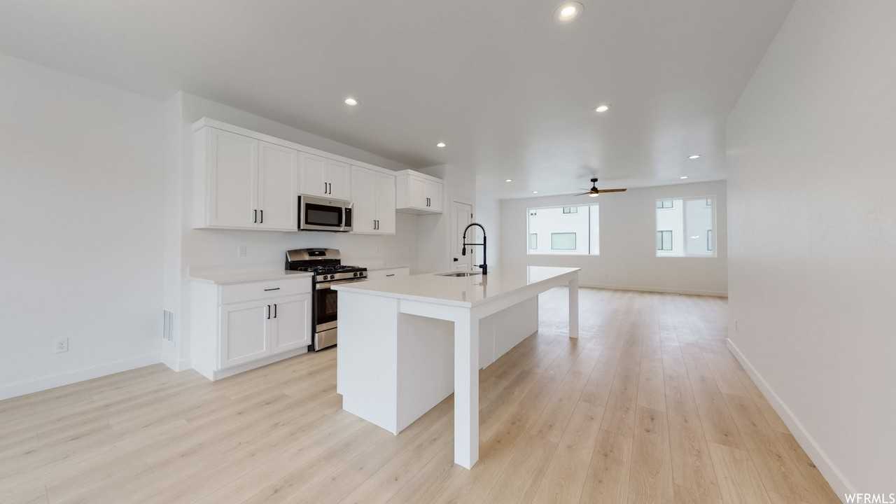 546 S 1040 W - Photo 6 of 30