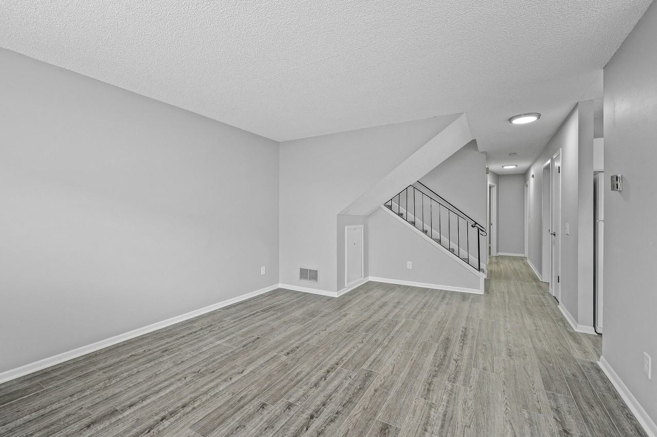 924 Southeast 9th Avenue, Unit 926 - Photo 6 of 23