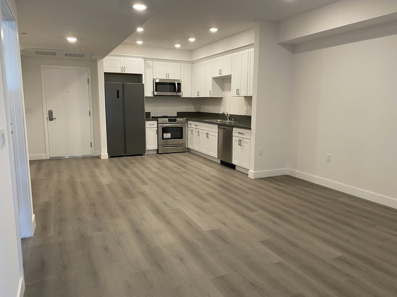 16030 Sherman Way, Unit A-1BDa - Photo 5 of 17