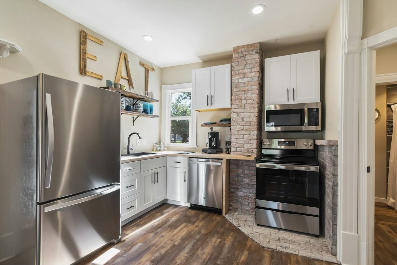 129 North Wahsatch Avenue, Unit A - Photo 3 of 12
