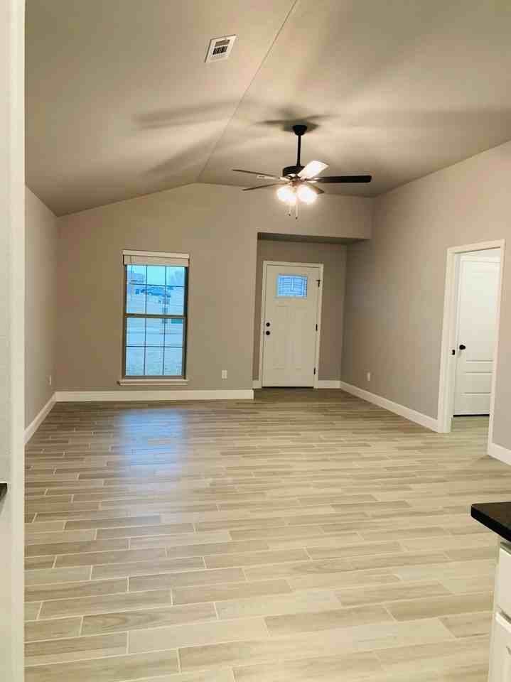 525 Northwest 59th Avenue - Photo 4 of 16