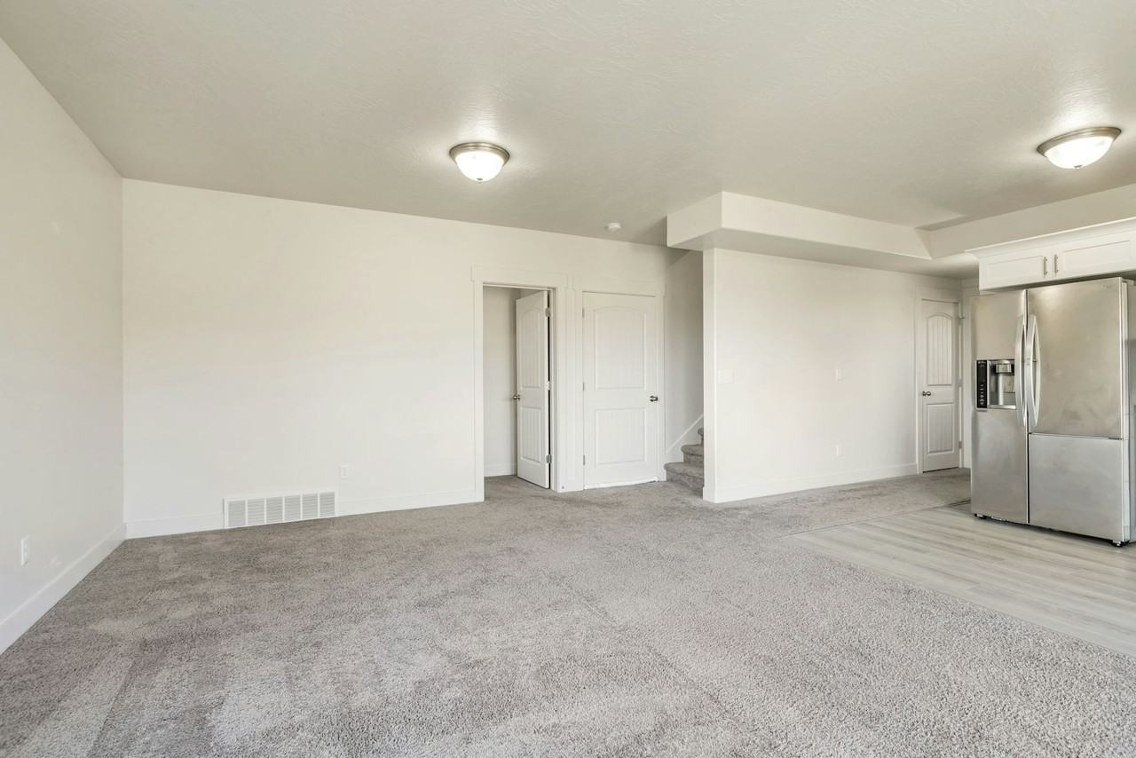 4763 Silver Ridge Road, Unit B - Photo 3 of 8