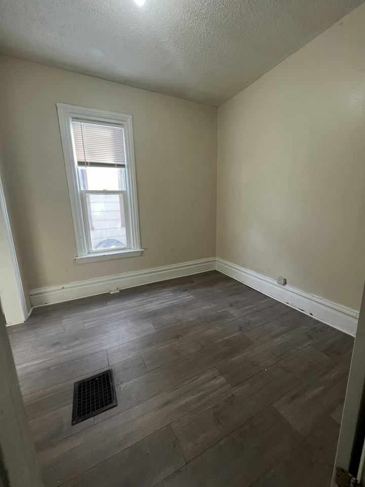 935 Prospect Avenue Northeast, Unit 1C - Photo 2 of 11
