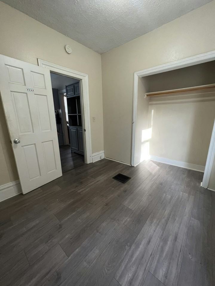 935 Prospect Avenue Northeast, Unit 1C - Photo 3 of 11