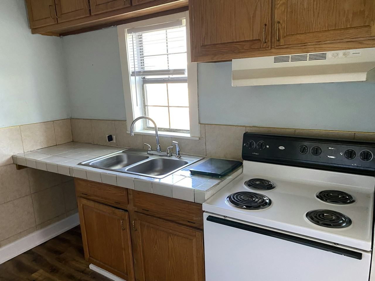 308 Tuscan Ave - Photo 2 of 12