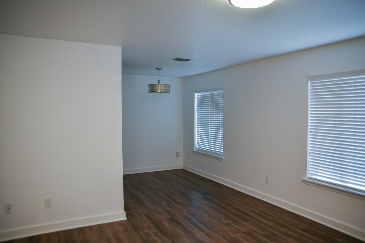 617 Holyoke Court, Unit D - Photo 4 of 12