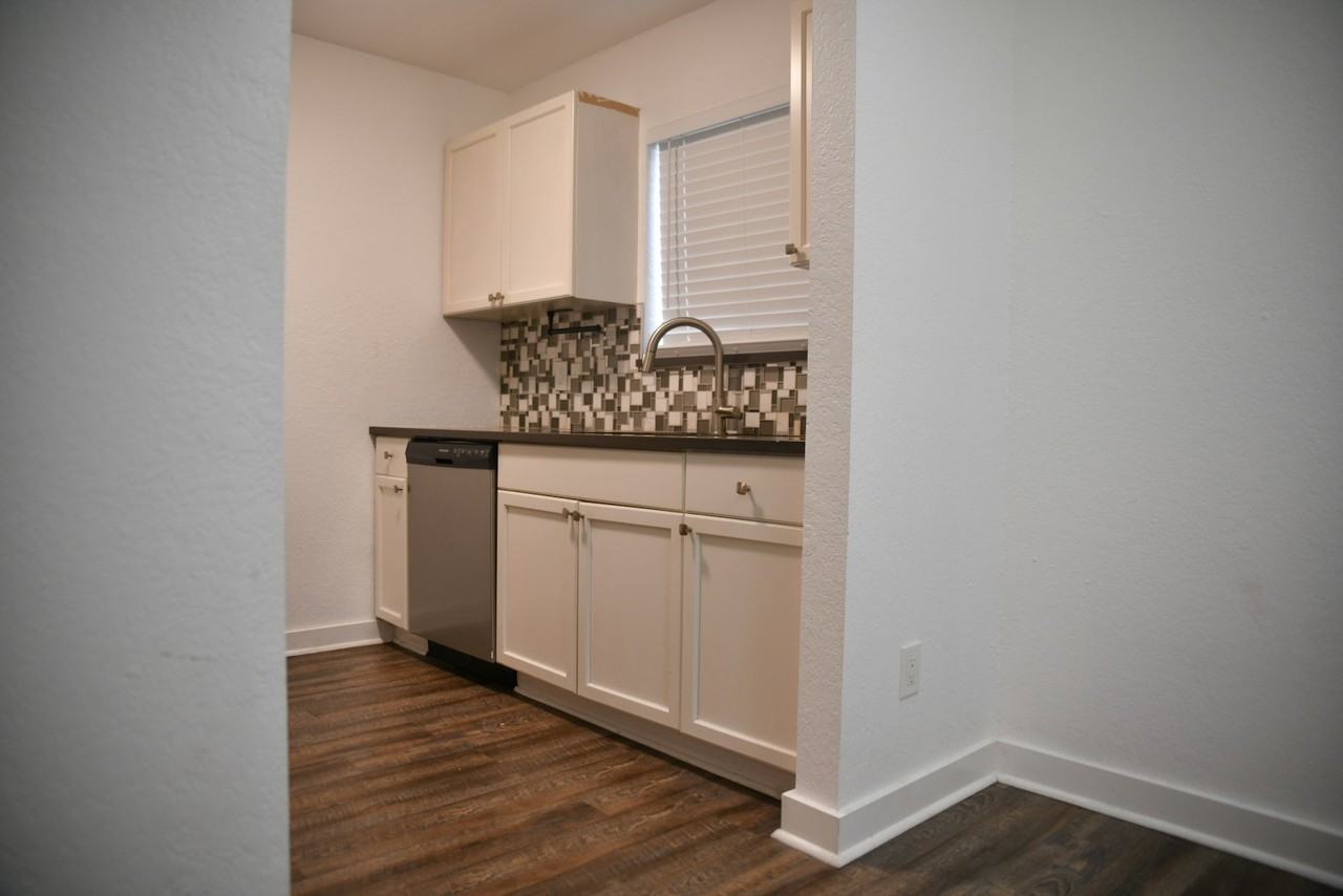 617 Holyoke Court, Unit D - Photo 6 of 12