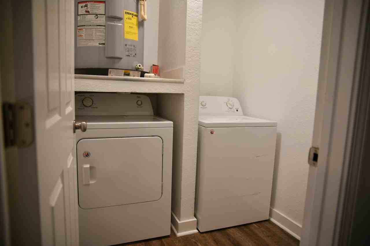 617 Holyoke Court, Unit D - Photo 7 of 12