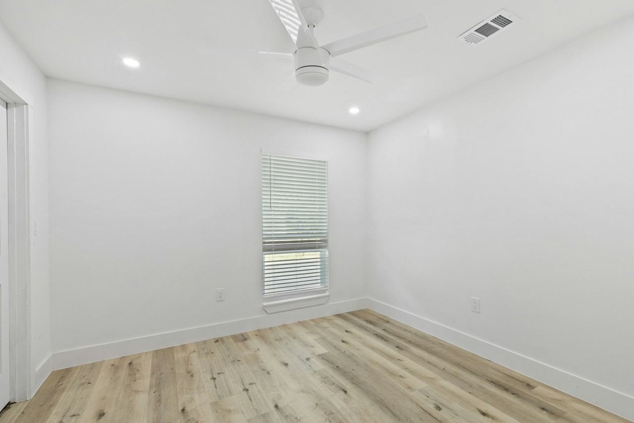 15655 Regal Hill Circle - Photo 3 of 27