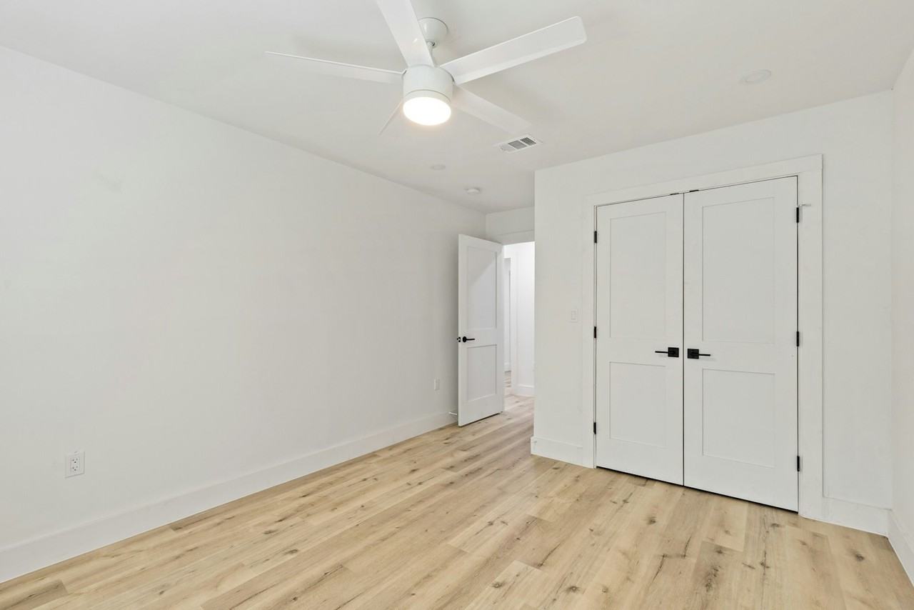 15655 Regal Hill Circle - Photo 6 of 27