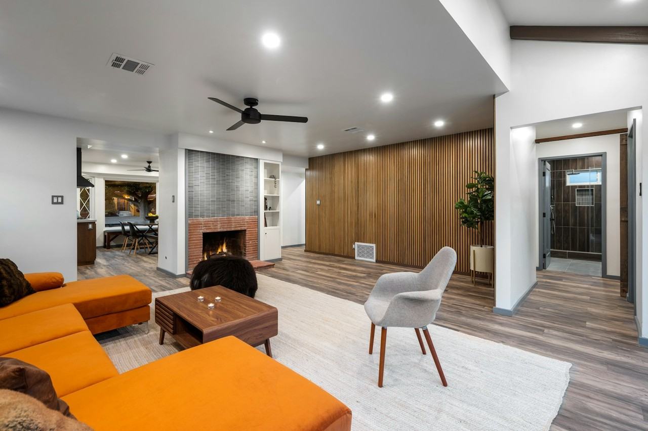 7424 West 85th Street - Photo 4 of 35