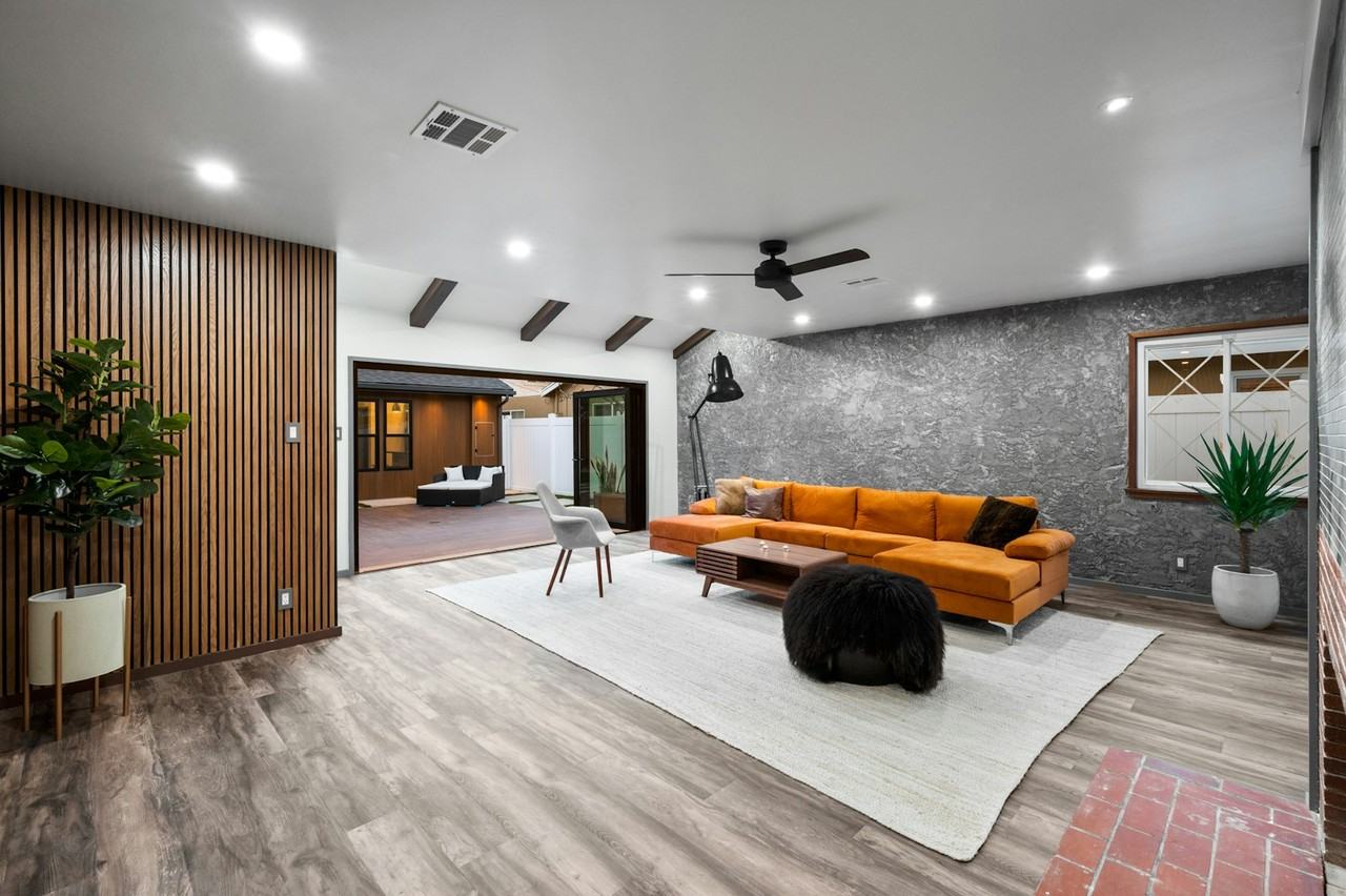 7424 West 85th Street - Photo 3 of 35