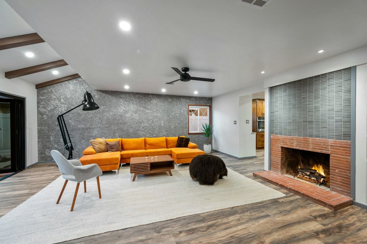 7424 West 85th Street - Photo 5 of 35