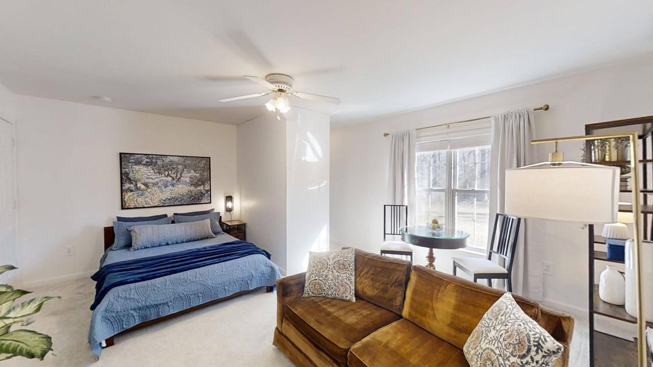 2214 Conestoga Drive, Unit Furnished Studio - Photo 3 of 14