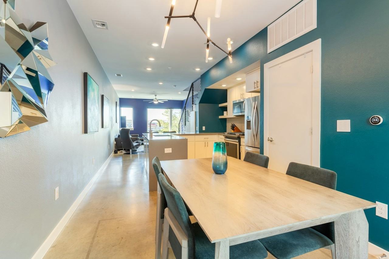 2002 East 7th Street, Unit 205 - Photo 3 of 18